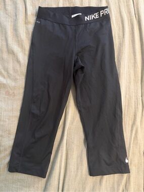 Nike Black Girls' Performance Capri Leggings